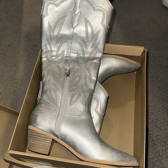 Silver Women's Cowboy Boots - Picture 7 of 7